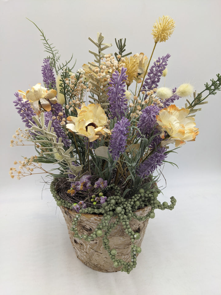 Sommergesteck Lavendel Wiesenblumen lila