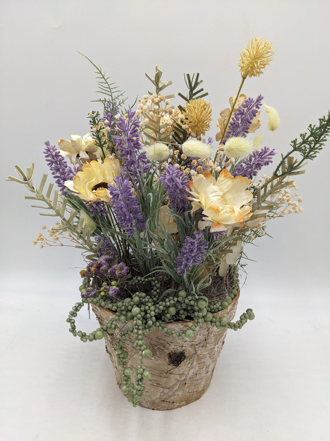Sommergesteck Lavendel Wiesenblumen lila