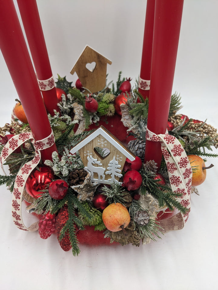 Adventskranz klassisch Kugel Haus Apfel rot