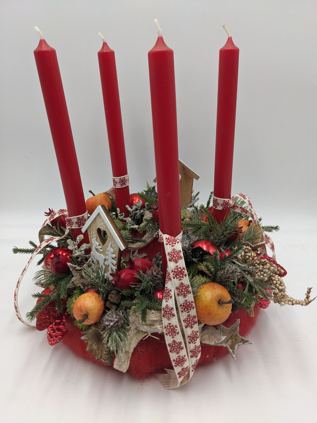 Adventskranz klassisch Kugel Haus Apfel rot