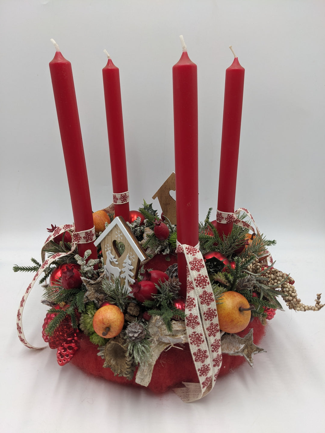 Adventskranz klassisch Kugel Haus Apfel rot