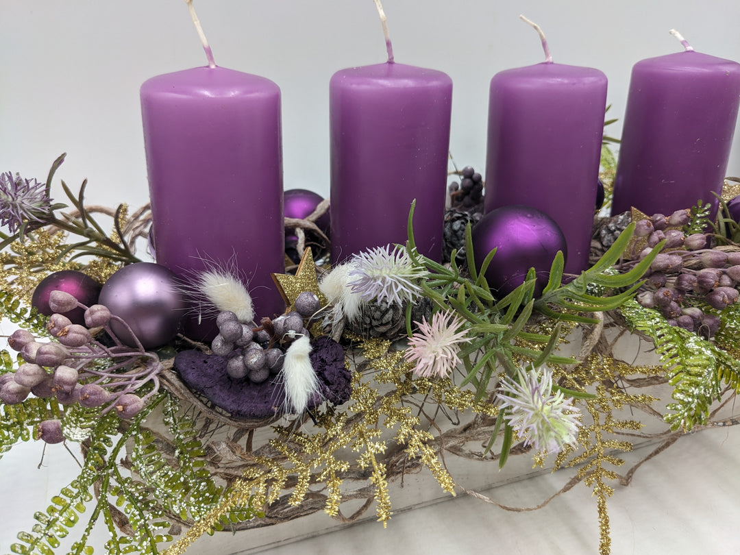 Adventsgesteck Kugel Stern Beeren lila