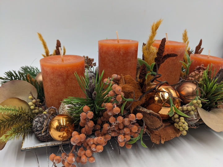 Adventsgesteck Kugel Stern Beeren orange