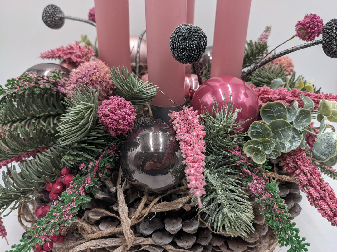 Adventskranz Kugel Zapfen Heide altrosa