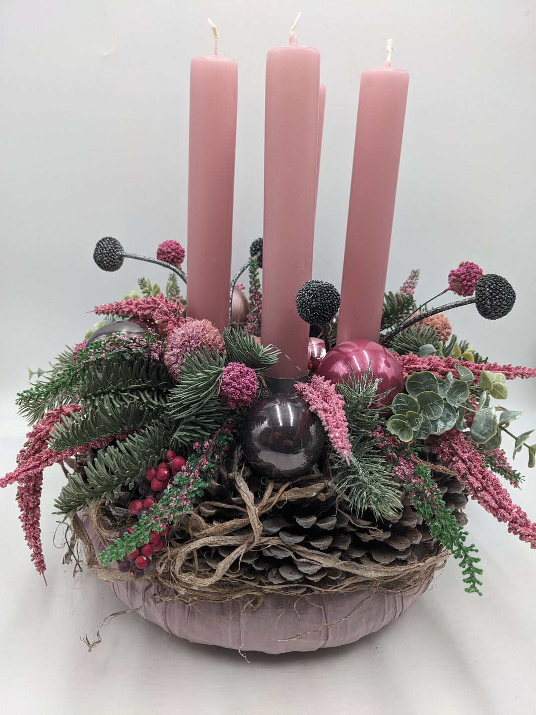 Adventskranz Kugel Zapfen Heide altrosa