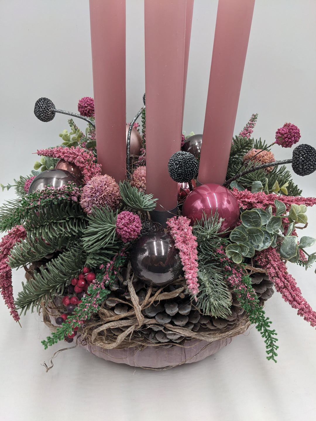 Adventskranz Kugel Zapfen Heide altrosa