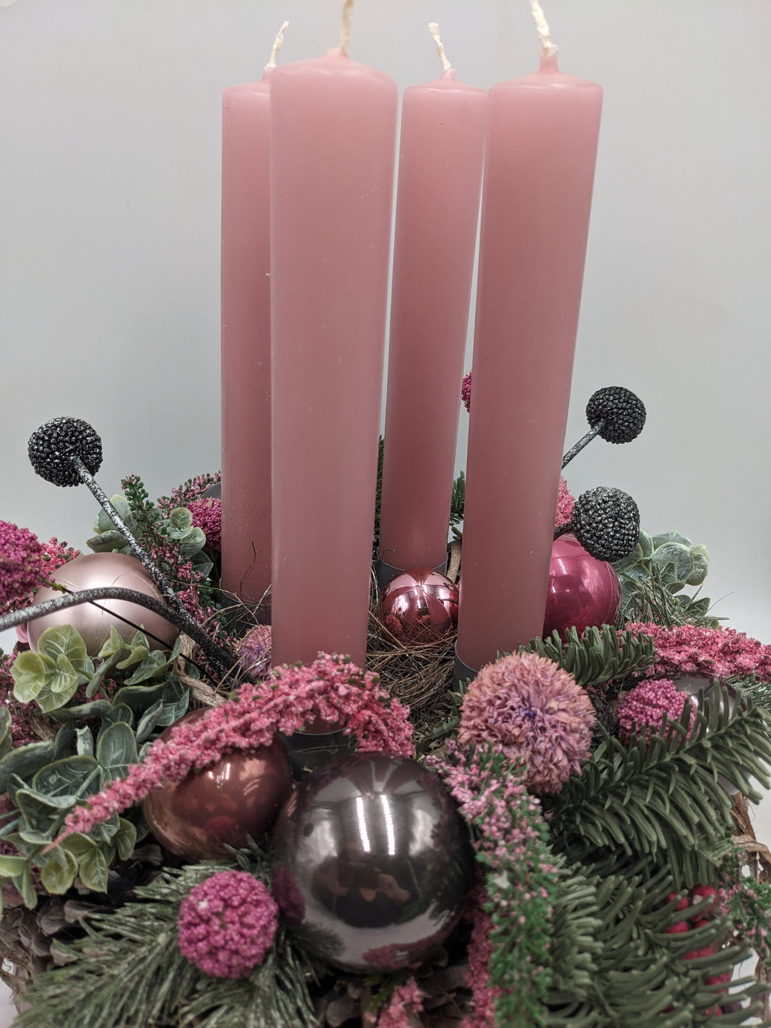 Adventskranz Kugel Zapfen Heide altrosa