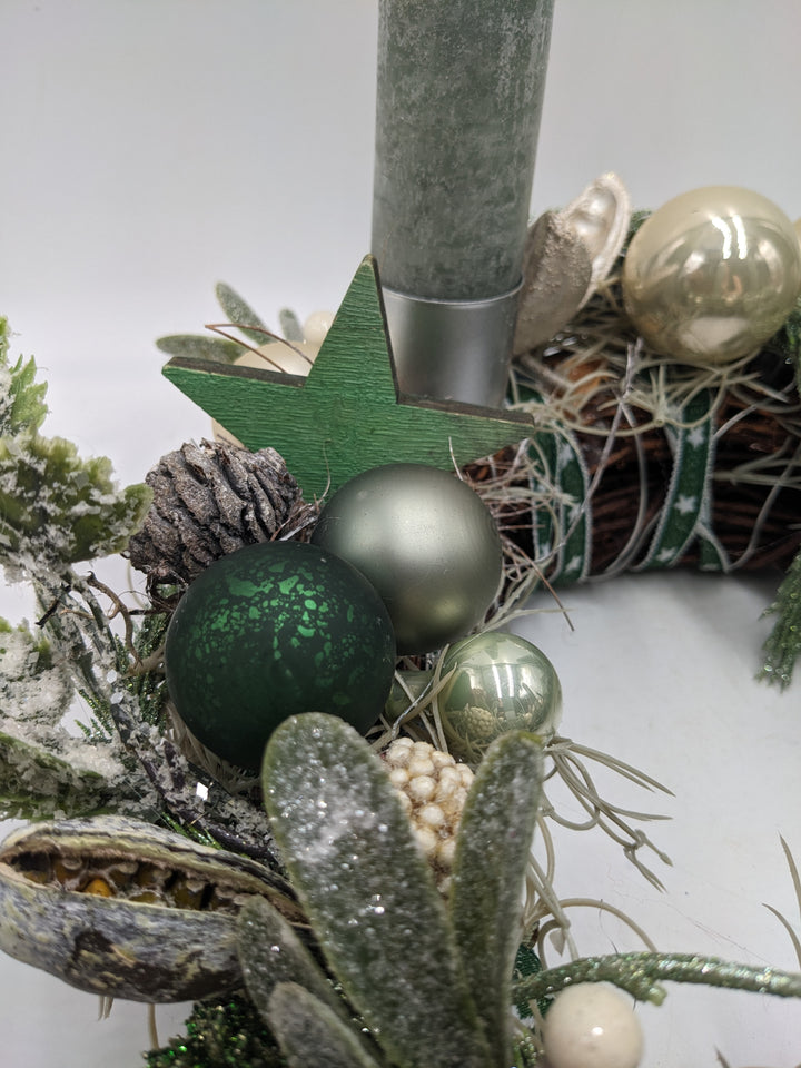 Adventskranz Kugel Salbei Stern creme