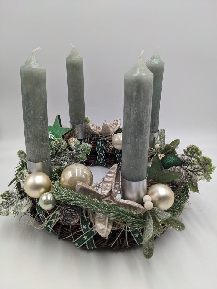 Adventskranz Kugel Salbei Stern creme