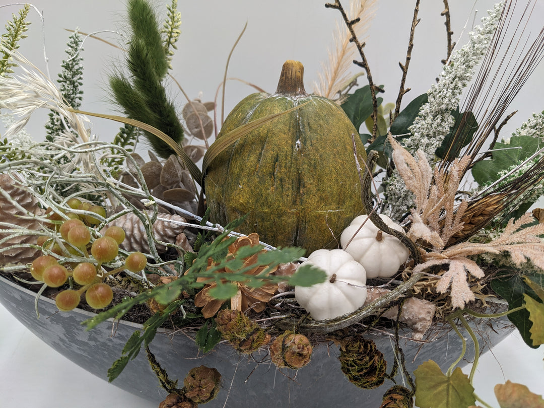 Herbstgesteck Kürbis Feder Heide grün
