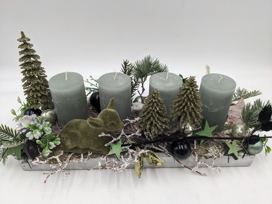 Adventsgesteck Kugel Stern Rehkitz grün