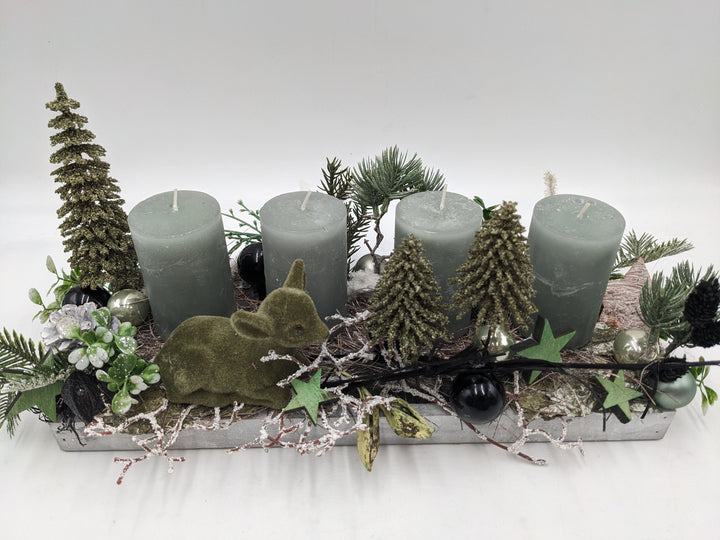 Adventsgesteck Kugel Stern Rehkitz grün