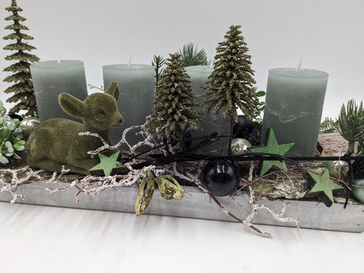 Adventsgesteck Kugel Stern Rehkitz grün