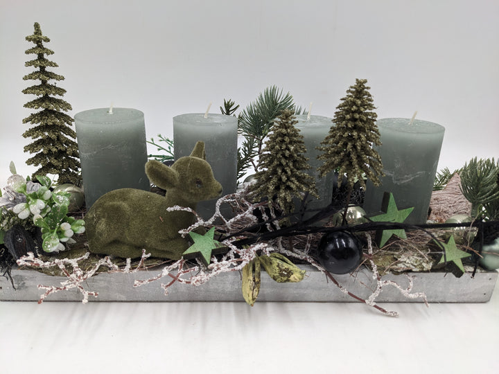 Adventsgesteck Kugel Stern Rehkitz grün