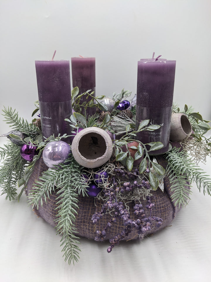 Adventskranz Kugel Zapfen Stern lila