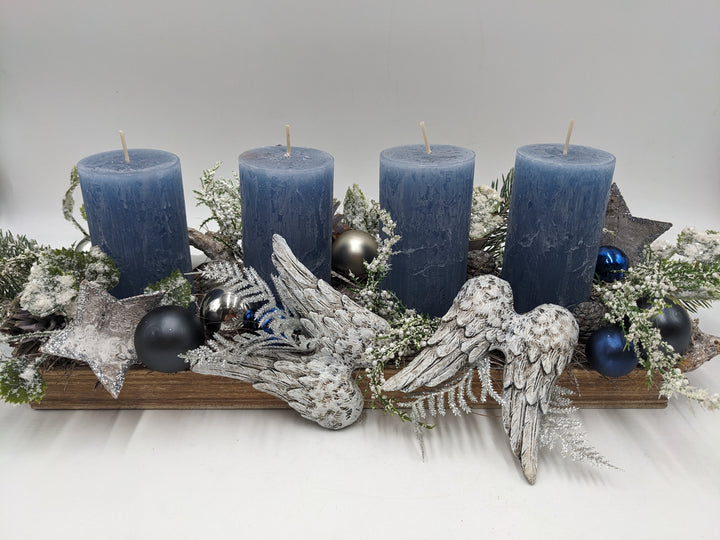 Weihnachtsgesteck Kugel Flügel Stern blau