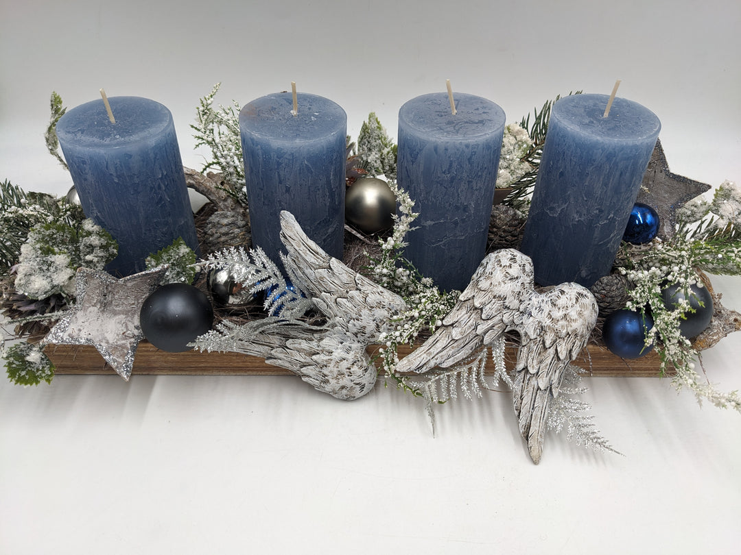 Weihnachtsgesteck Kugel Flügel Stern blau