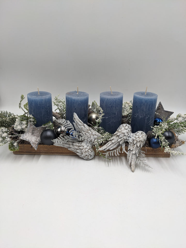 Weihnachtsgesteck Kugel Flügel Stern blau