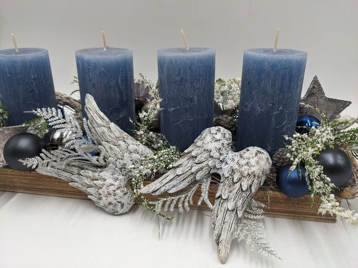 Weihnachtsgesteck Kugel Flügel Stern blau