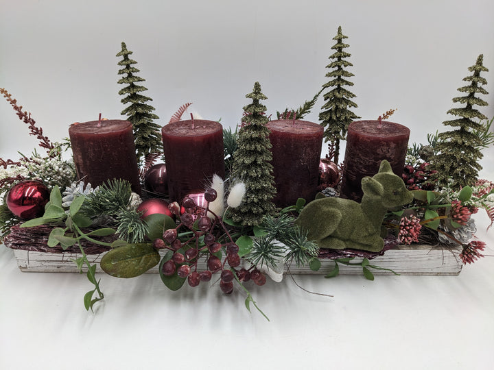 Adventsgesteck Kugel Zapfen Rehkitz dunkelrot