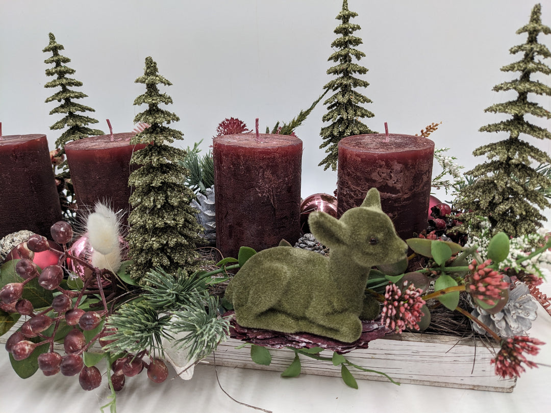 Adventsgesteck Kugel Zapfen Rehkitz dunkelrot