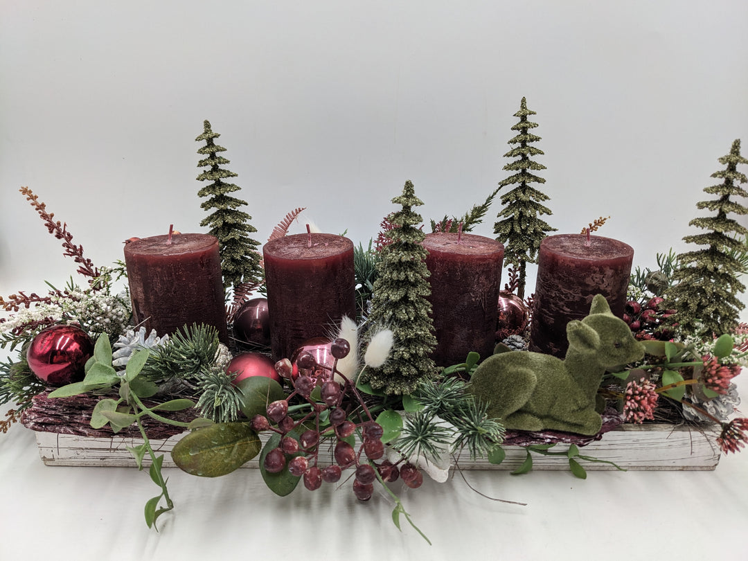 Adventsgesteck Kugel Zapfen Rehkitz dunkelrot