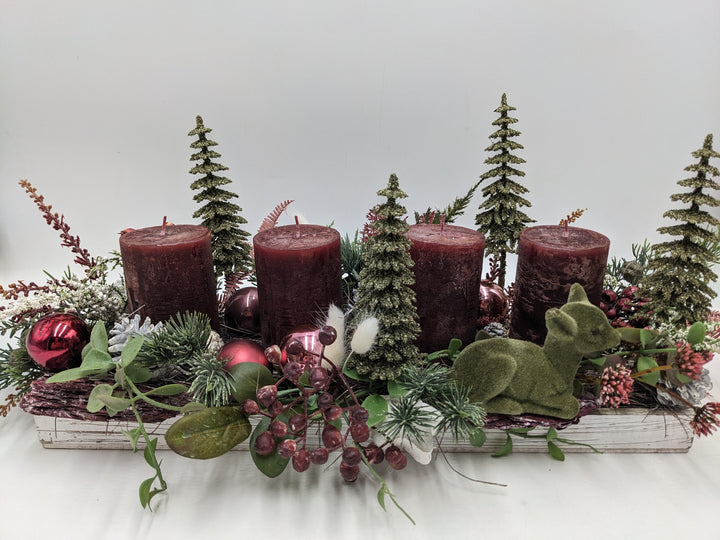 Adventsgesteck Kugel Zapfen Rehkitz dunkelrot