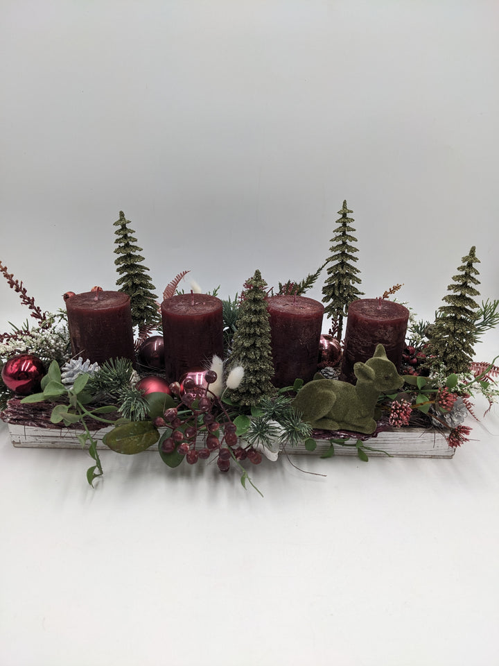 Adventsgesteck Kugel Zapfen Rehkitz dunkelrot