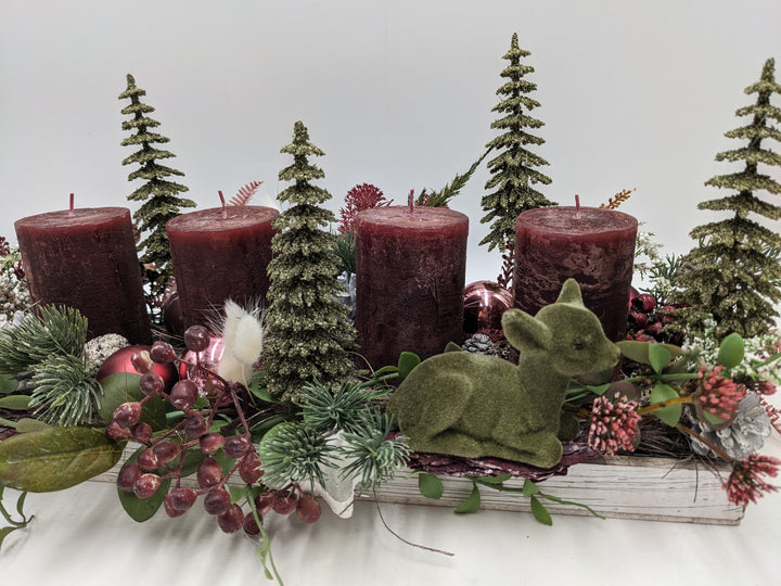 Adventsgesteck Kugel Zapfen Rehkitz dunkelrot
