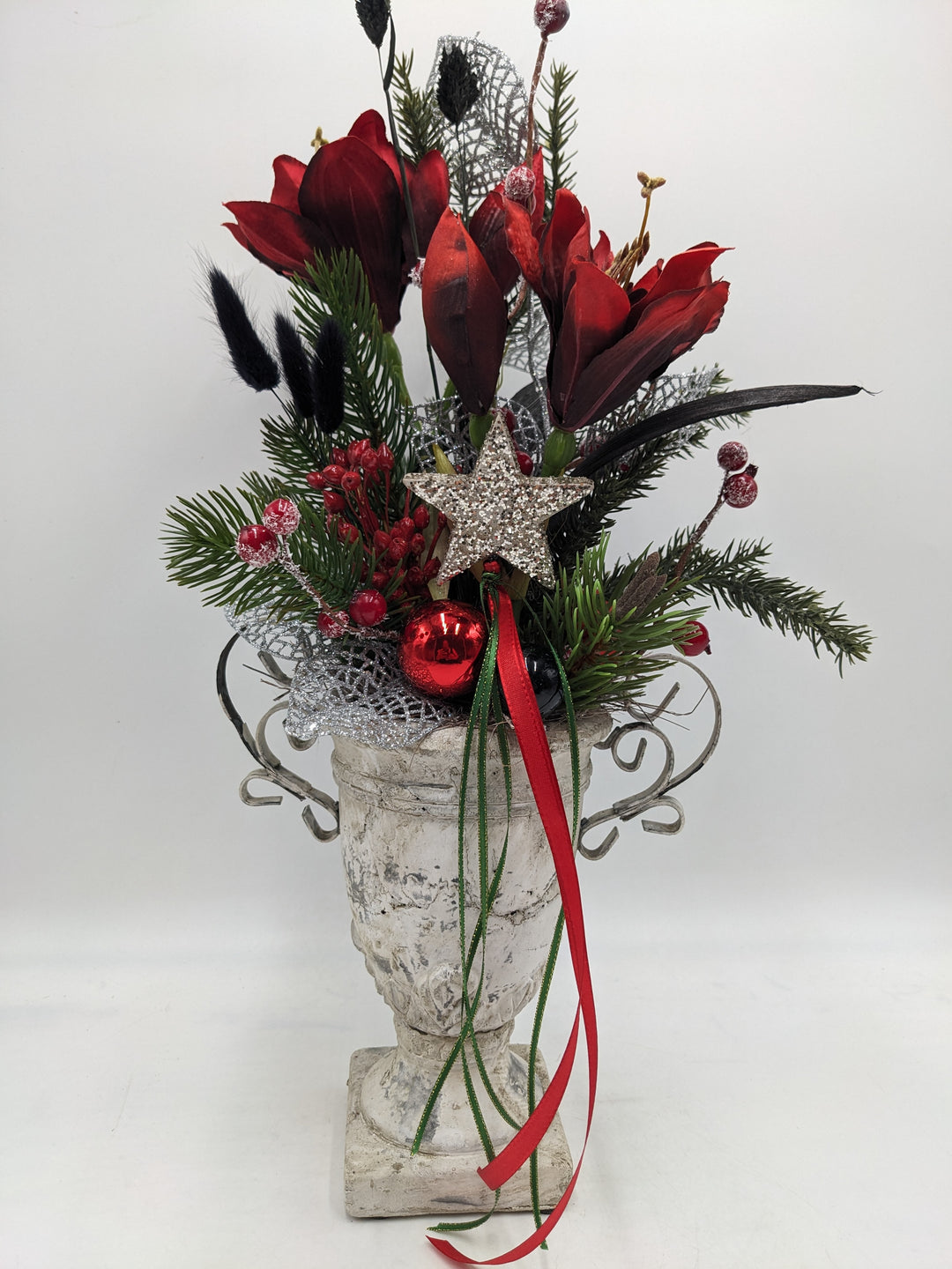 Weihnachtsgesteck Kugel Stern Amaryllis rot