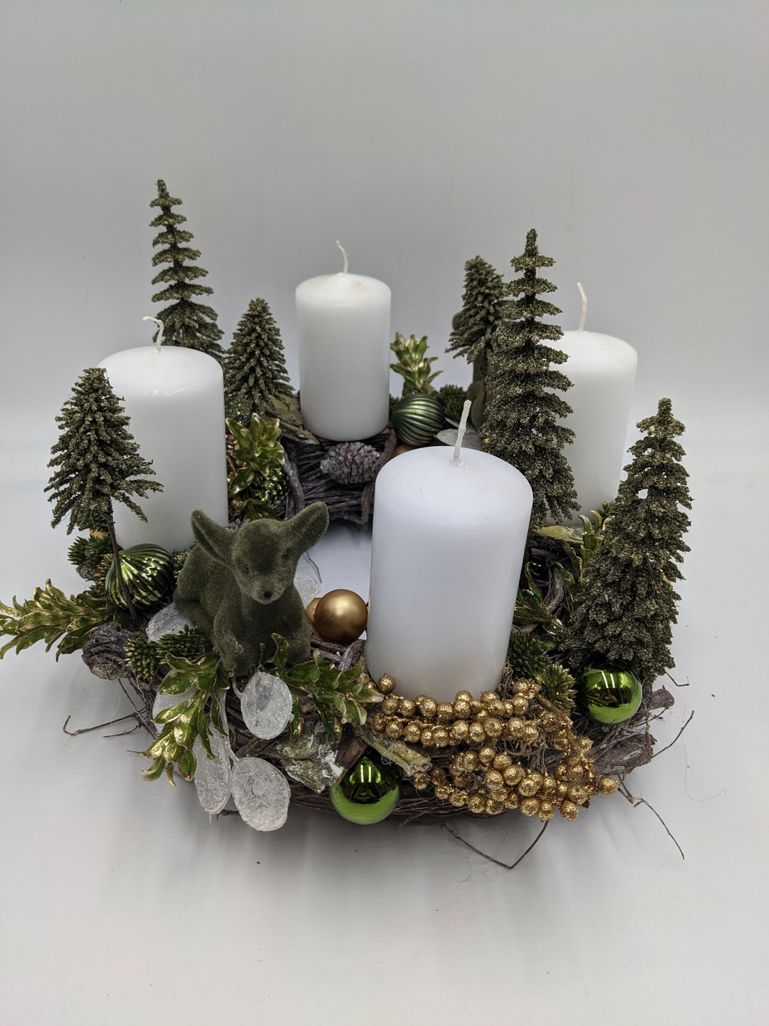 Adventskranz Kugel Zapfen Rehkitz grün