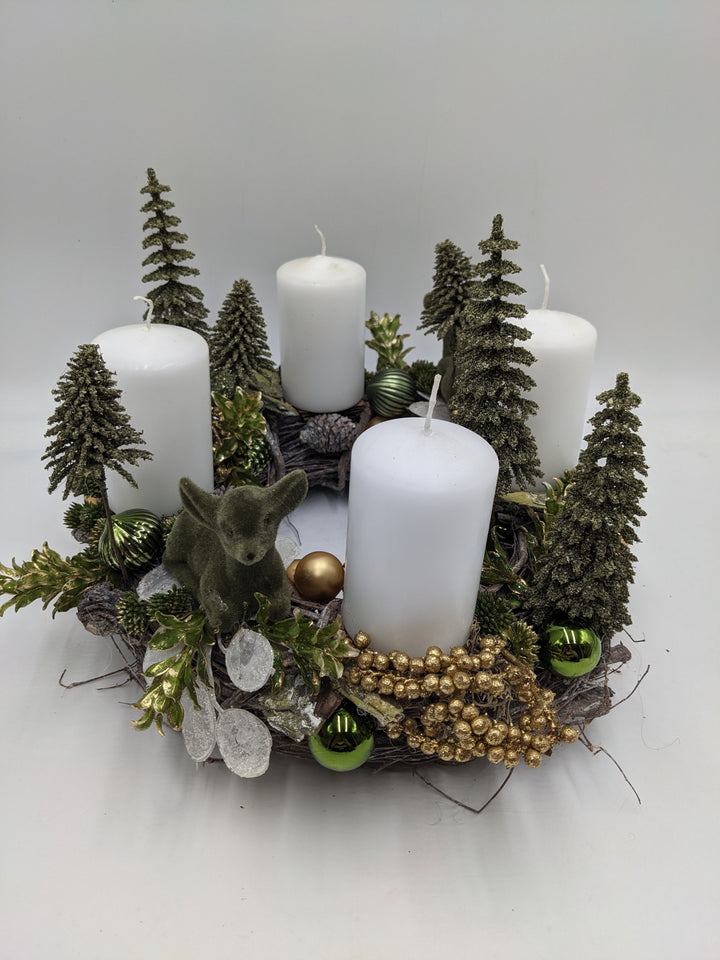 Adventskranz Kugel Zapfen Rehkitz grün