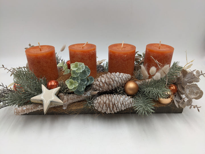 Adventsgesteck Kugel Zapfen Eukalypthus orange
