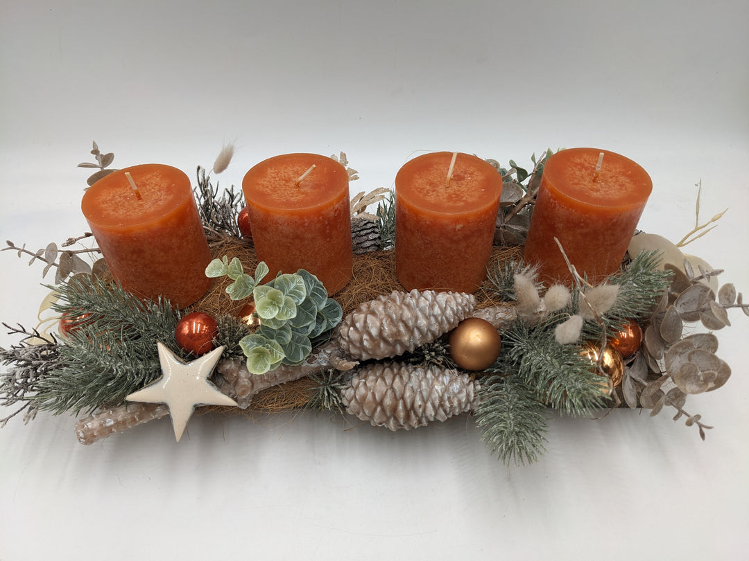 Adventsgesteck Kugel Zapfen Eukalypthus orange