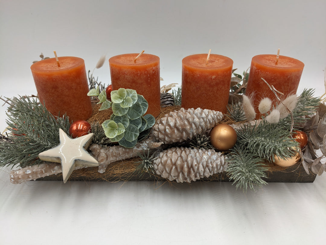 Adventsgesteck Kugel Zapfen Eukalypthus orange