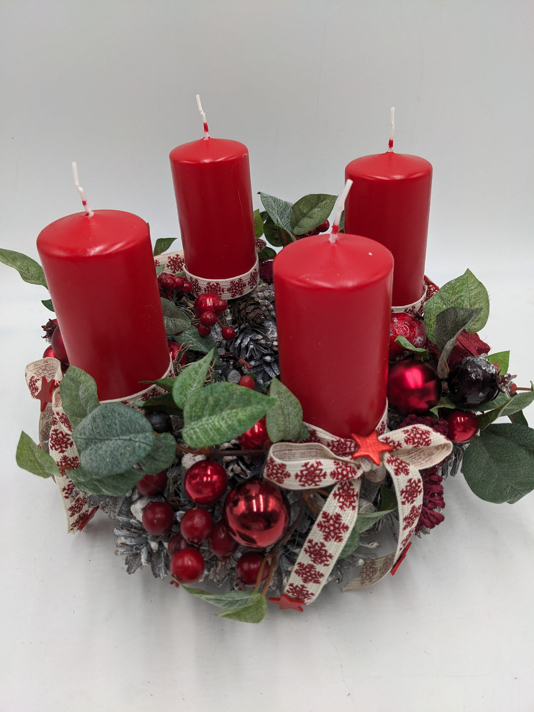 Adventskranz Kugel Zapfen Stern rot