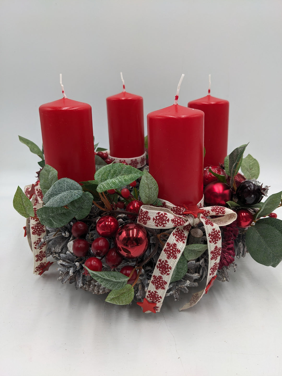Adventskranz Kugel Zapfen Stern rot