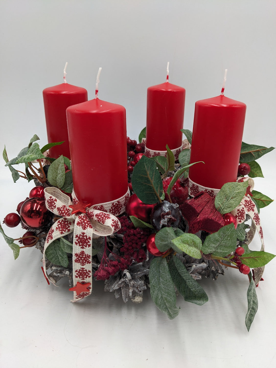 Adventskranz Kugel Zapfen Stern rot