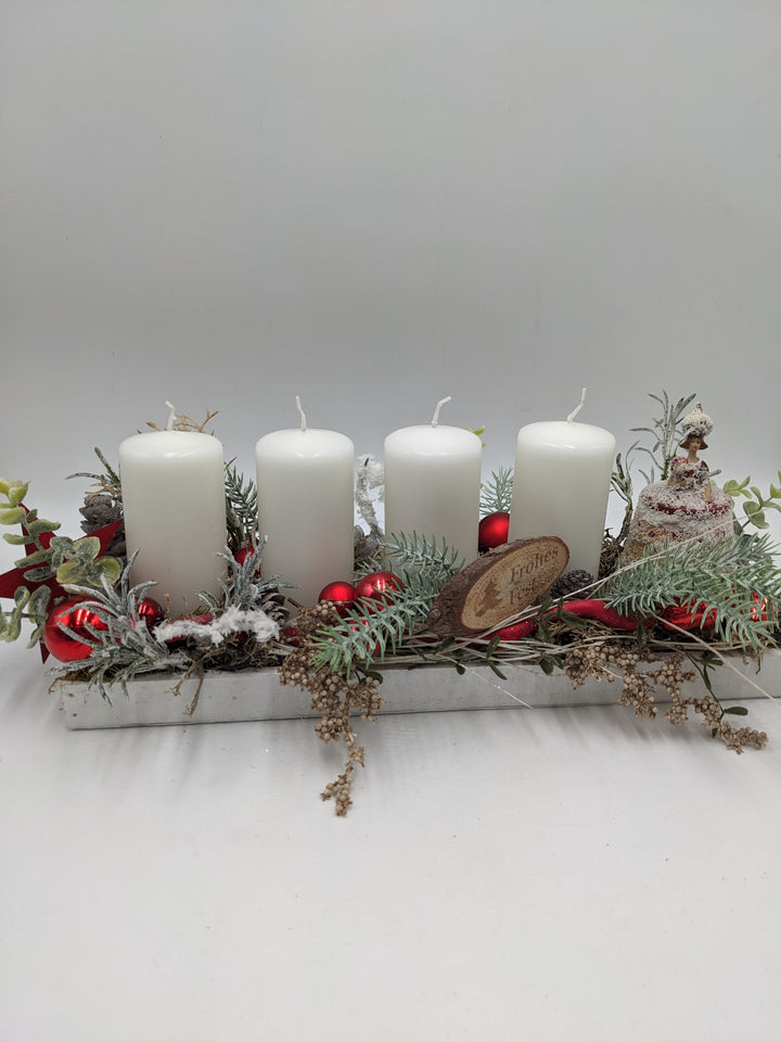 Adventsgesteck Frohes Fest Kugel Glocke weiß