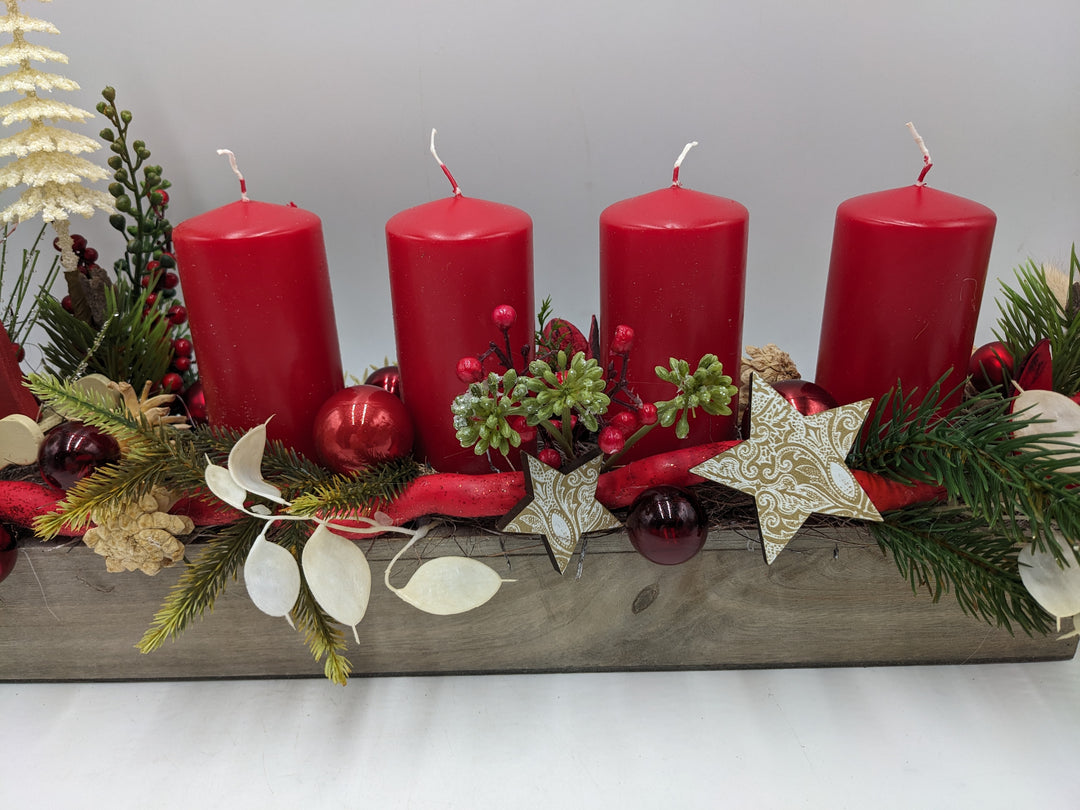 Adventsgesteck Kugel Stern Schaukelpferd rot