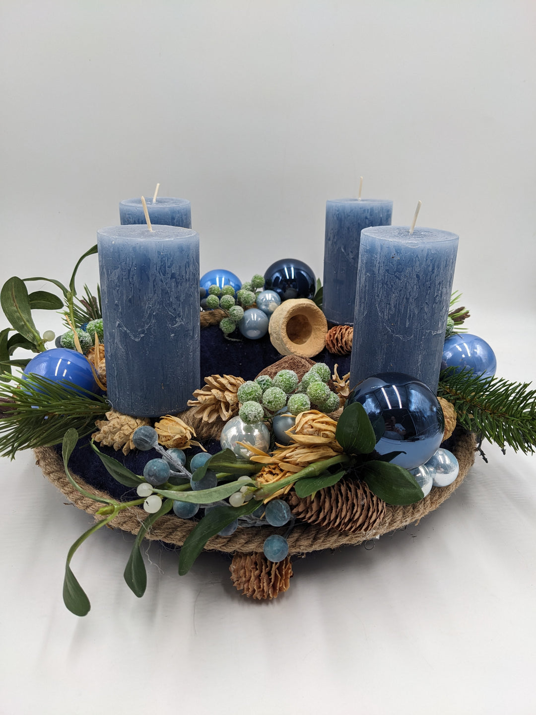 Adventskranz Kugel Mistel Beeren blau