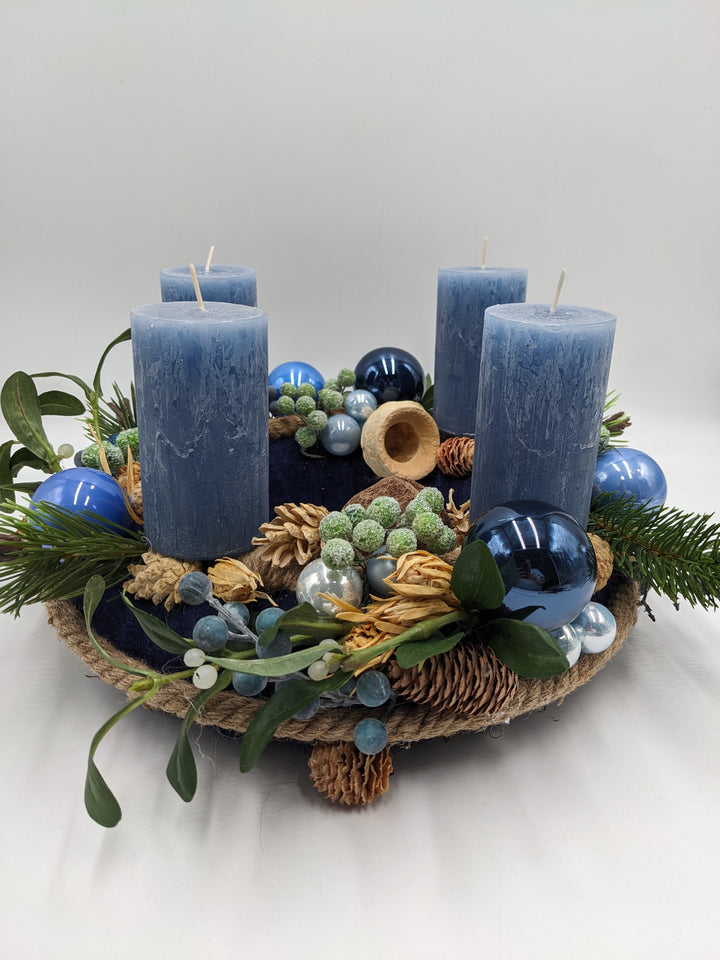 Adventskranz Kugel Mistel Beeren blau