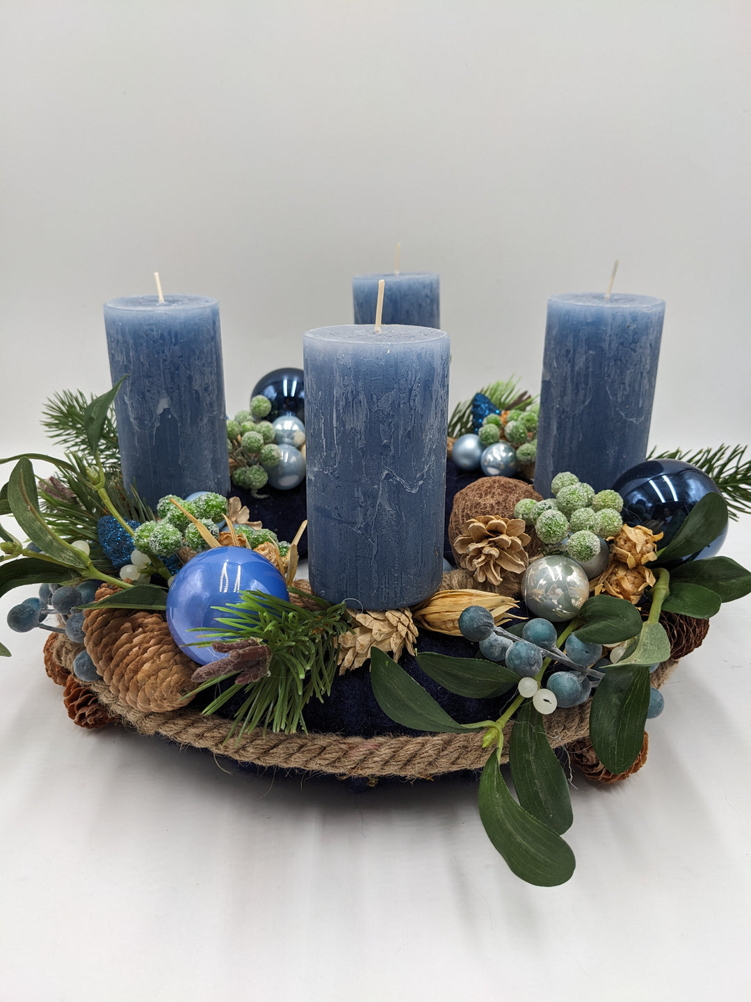 Adventskranz Kugel Mistel Beeren blau