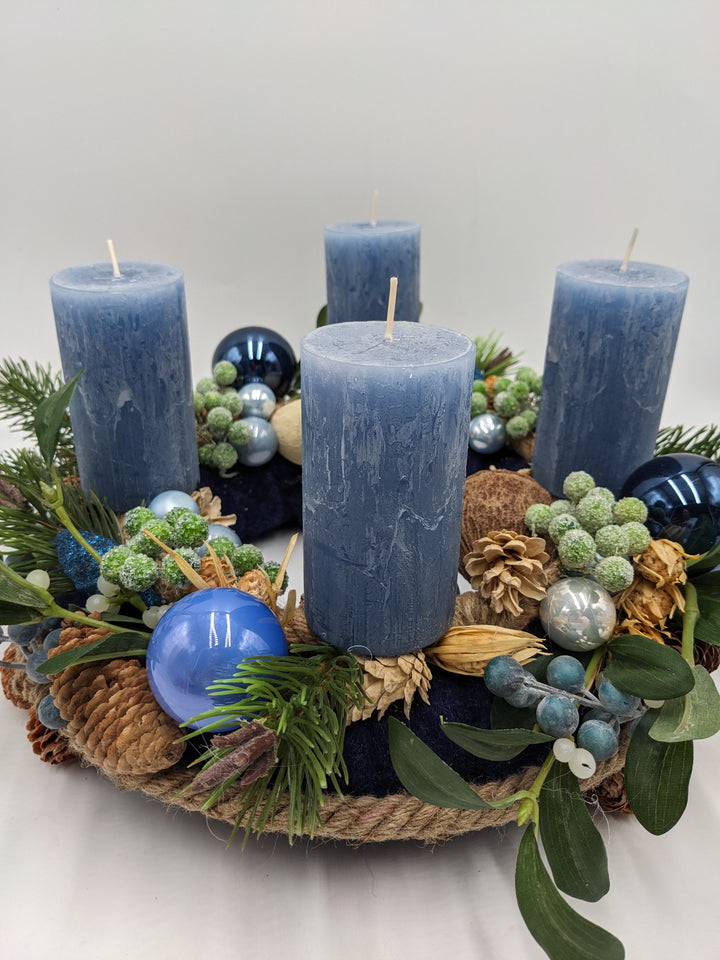 Adventskranz Kugel Mistel Beeren blau