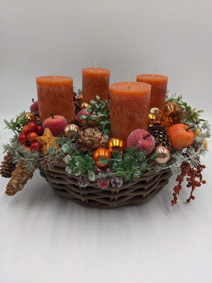 Adventskranz Kugel Apfel Zapfen orange