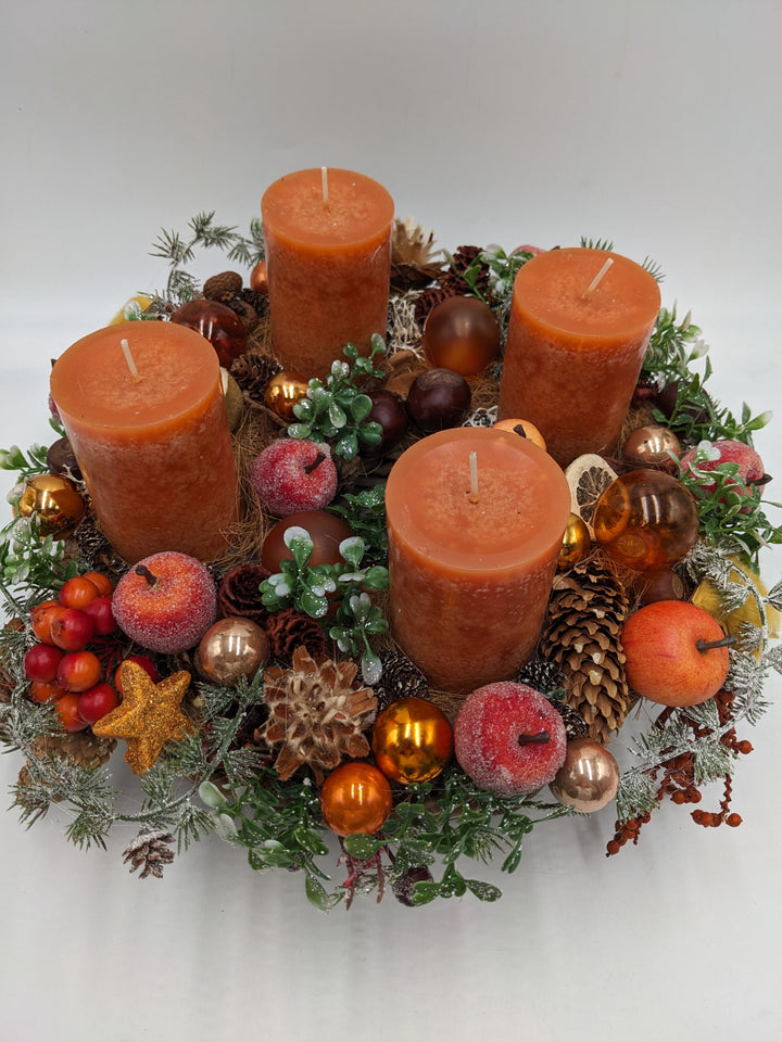 Adventskranz Kugel Apfel Zapfen orange