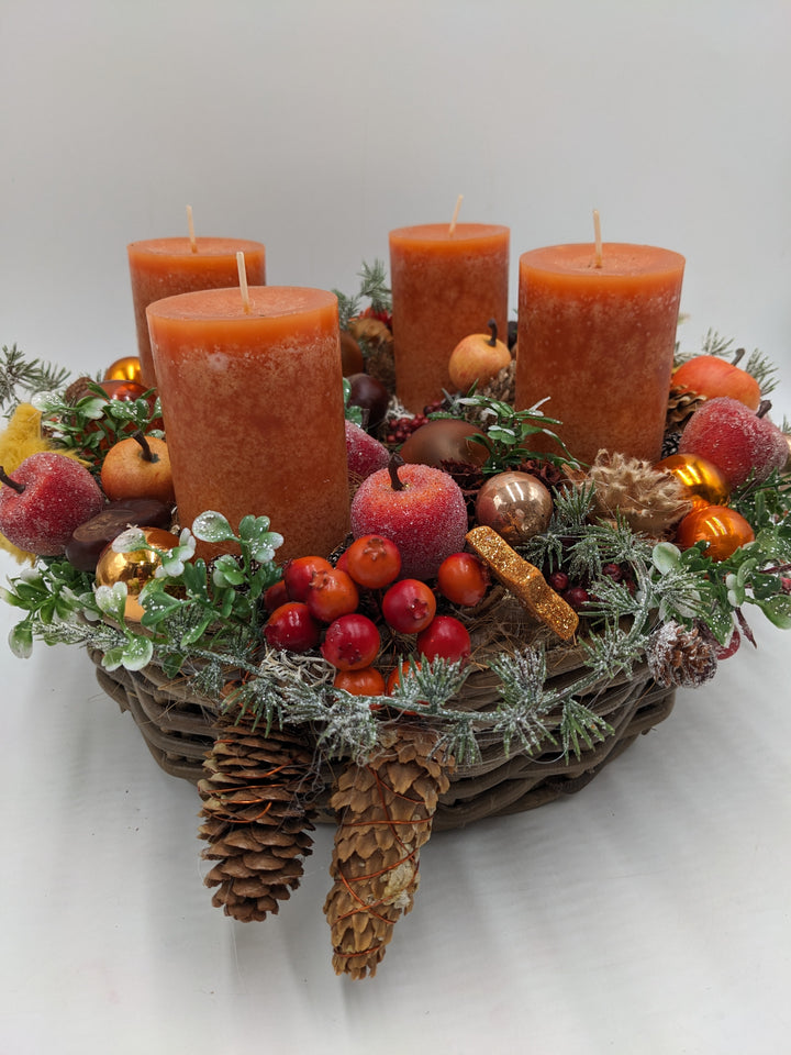 Adventskranz Kugel Apfel Zapfen orange