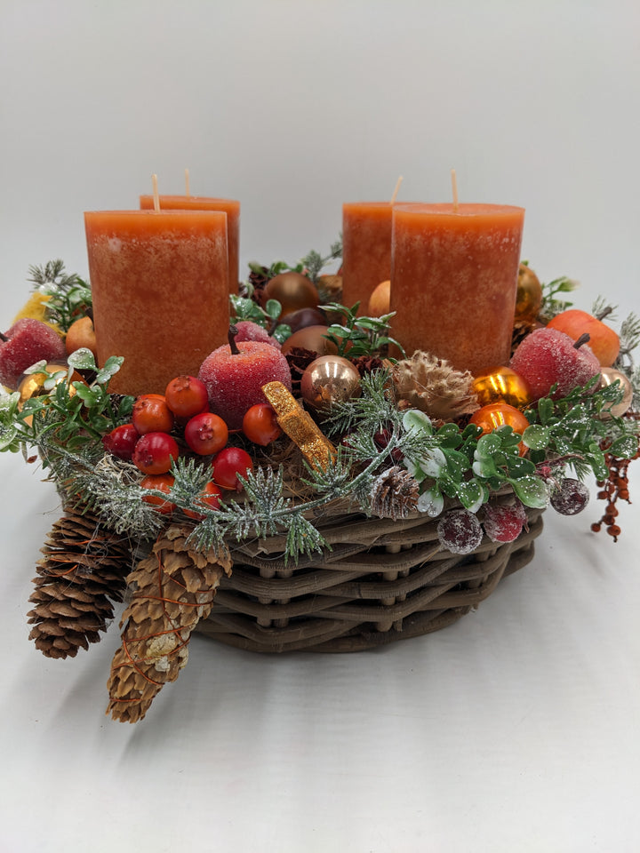 Adventskranz Kugel Apfel Zapfen orange