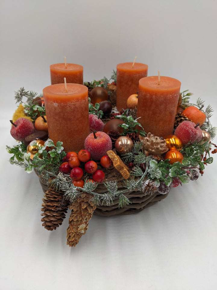 Adventskranz Kugel Apfel Zapfen orange