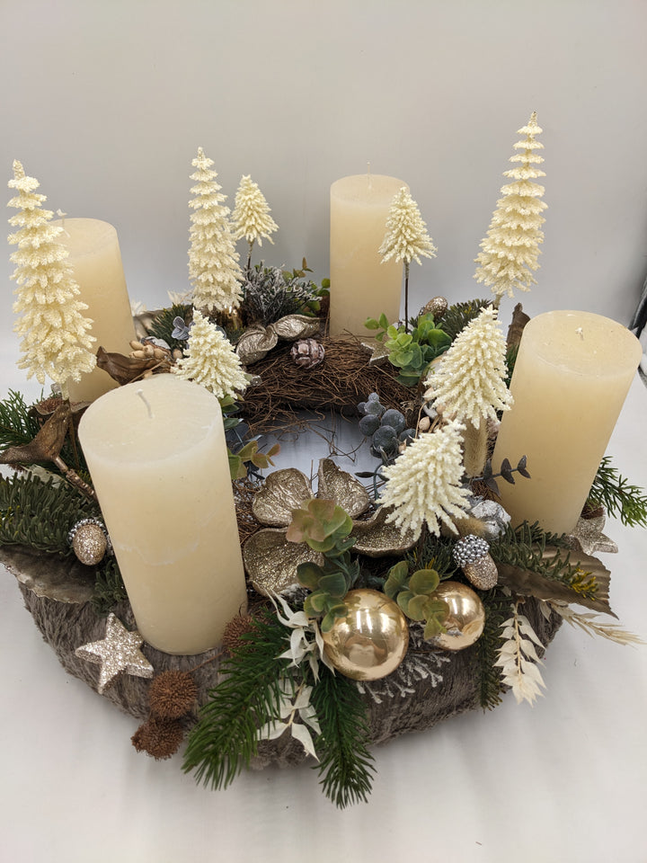 Adventskranz Kugel Eichel Stern creme